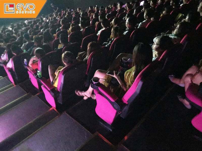 <span style="color: #000000;">Khán giả đang xem phim trong rạp Touch Cinema</span>