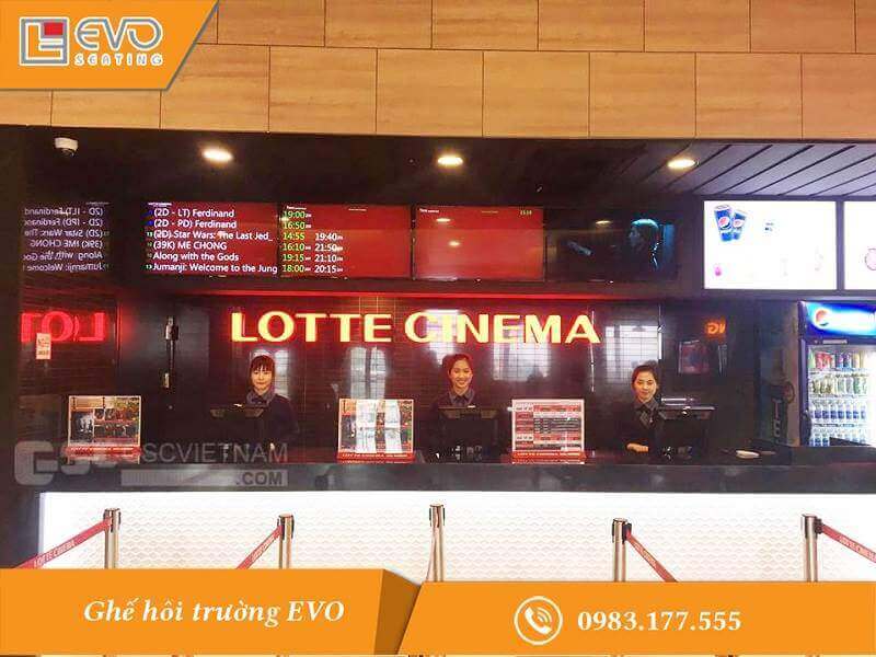 Khung cảnh nơi bán vé tại Lotte Cinema Hải Dương