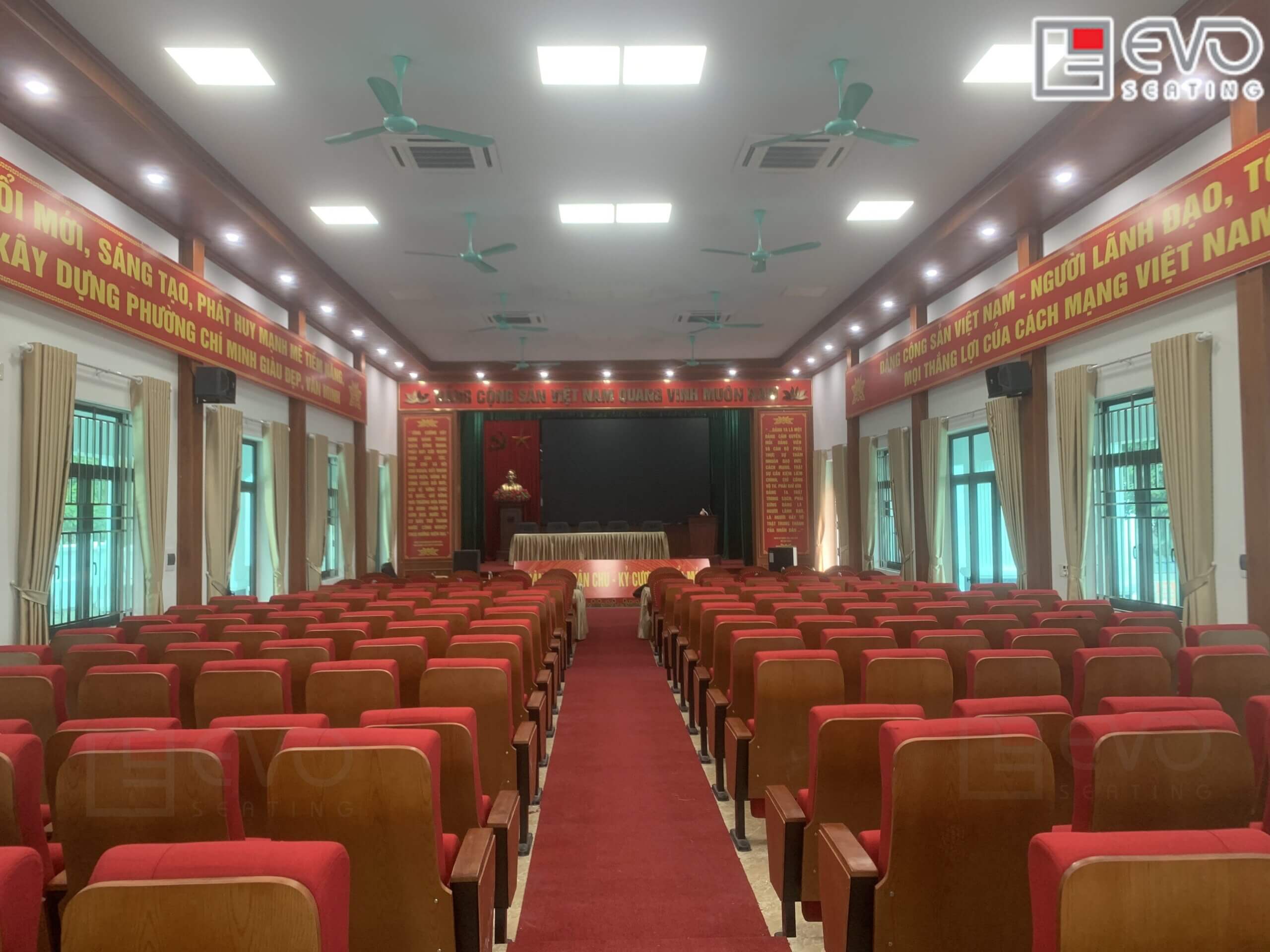 Hội trường UBND Phường Chí Minh