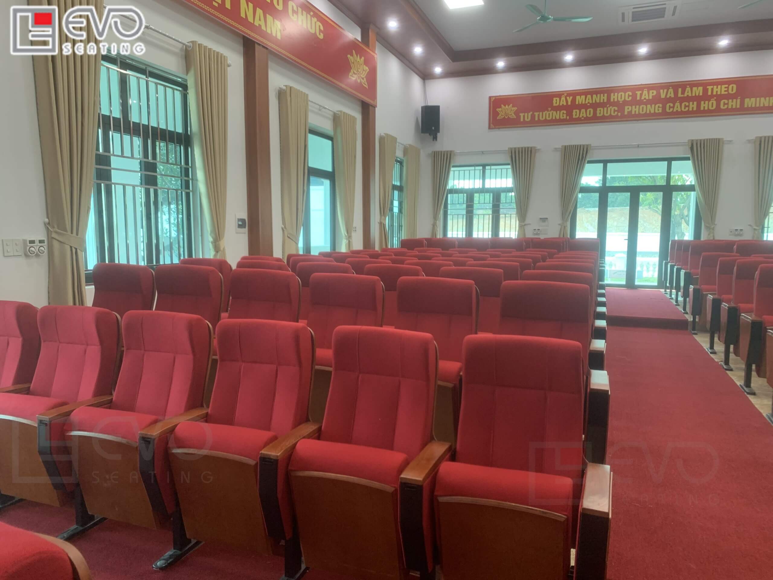 Hội trường UBND Phường Chí Minh