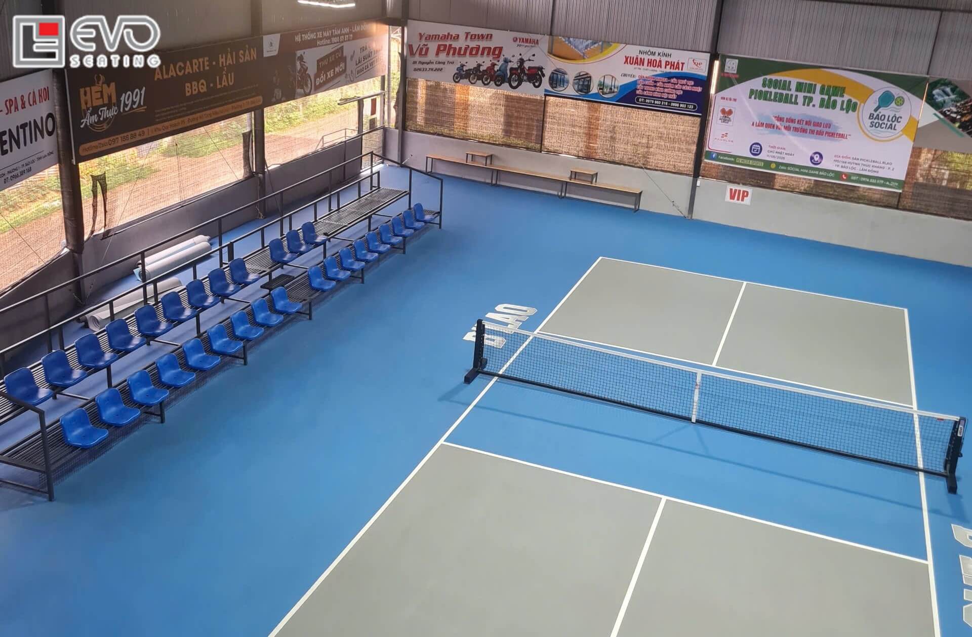 Ghế băng sân pickleball